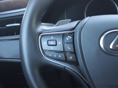 Used 2024 Lexus ES 300h w/ Premium Package image 18