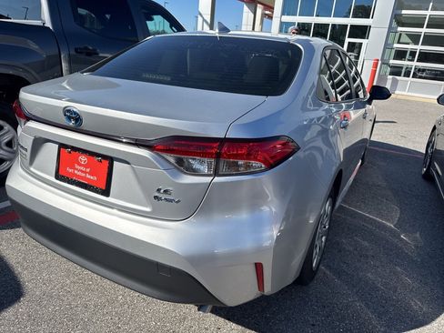 Used 2025 Toyota Corolla LE image 8