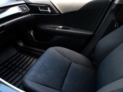 Used 2016 Honda Accord LX image 13