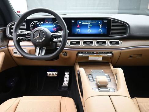 Used 2026 Mercedes-Benz GLS 450 4MATIC image 9