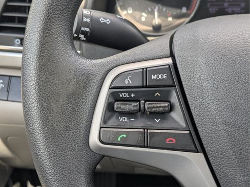 Used 2017 Hyundai Elantra SE FWD image 25