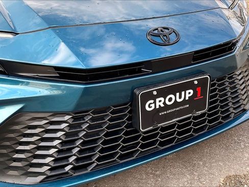 Used 2025 Toyota Camry SE image 30