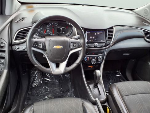 Used 2020 Chevrolet Trax LT w/ LT Convenience Package FWD image 14