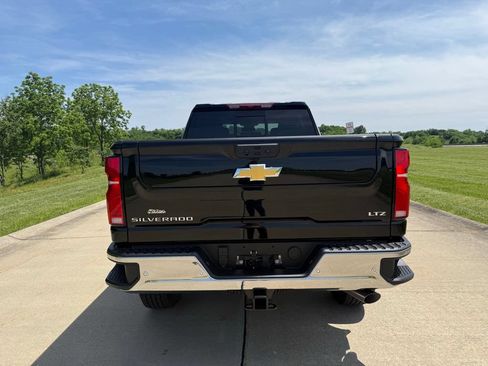 New 2026 Chevrolet Silverado 2500 LTZ w/ LTZ Convenience Package AWD/4WD image 4