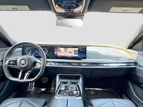 Used 2024 BMW 740i xDrive w/ Premium Package 2 AWD/4WD image 9