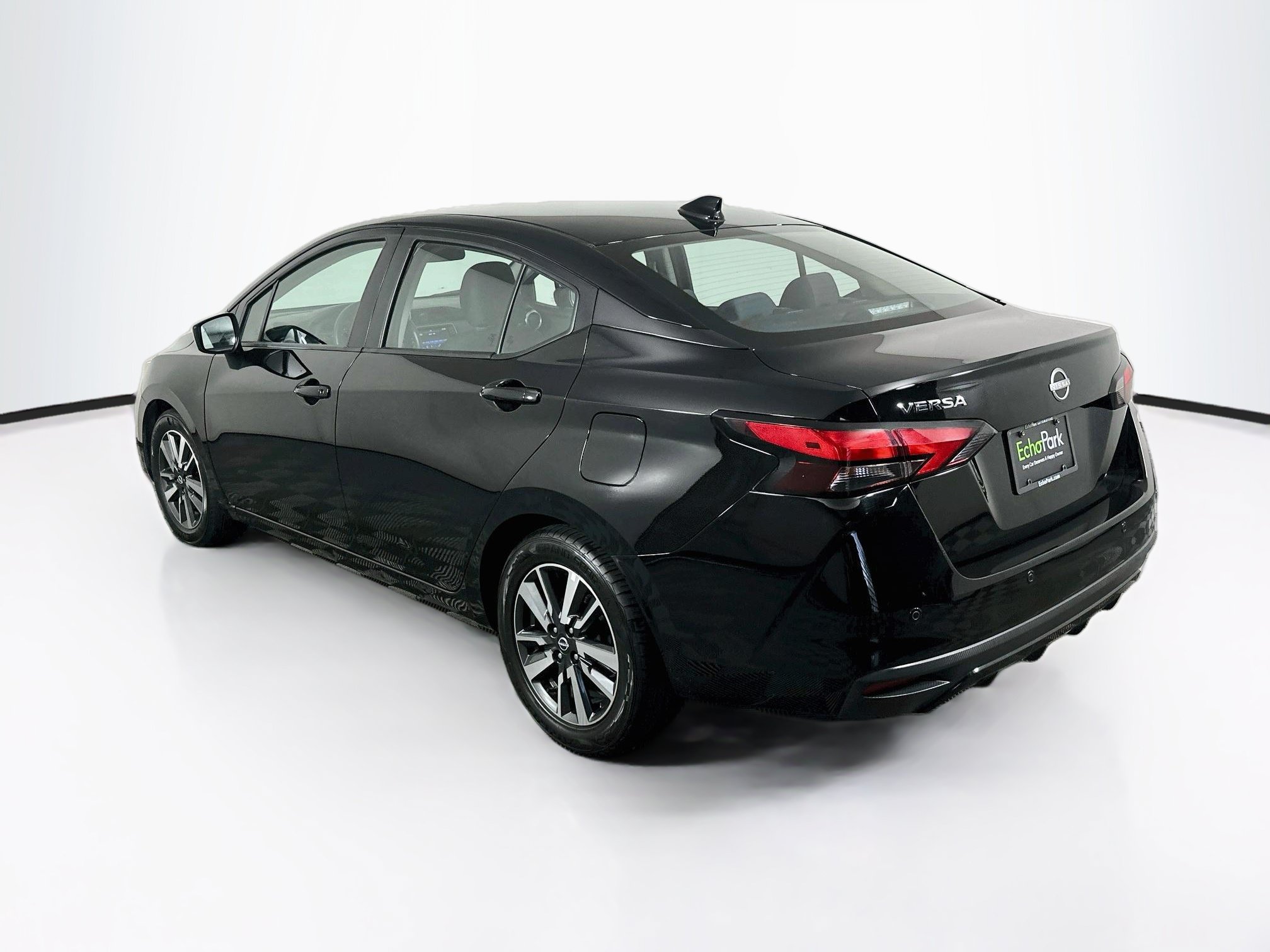 Used 2025 Nissan Versa SV FWD image 5