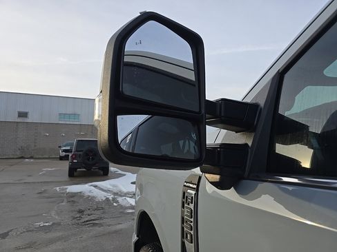 Used 2024 Ford F350 Platinum w/ FX4 Off-Road Package image 7