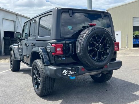 Used 2023 Jeep Wrangler Unlimited Sahara AWD/4WD image 9