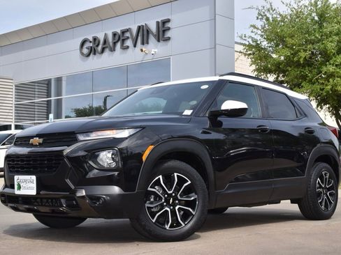 Used 2023 Chevrolet TrailBlazer ACTIV FWD image 2