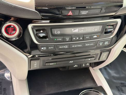 Used 2017 Honda Pilot Touring image 23