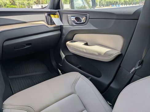 New 2026 Volvo XC60 B5 Core w/ Protection Package Premier AWD/4WD image 19