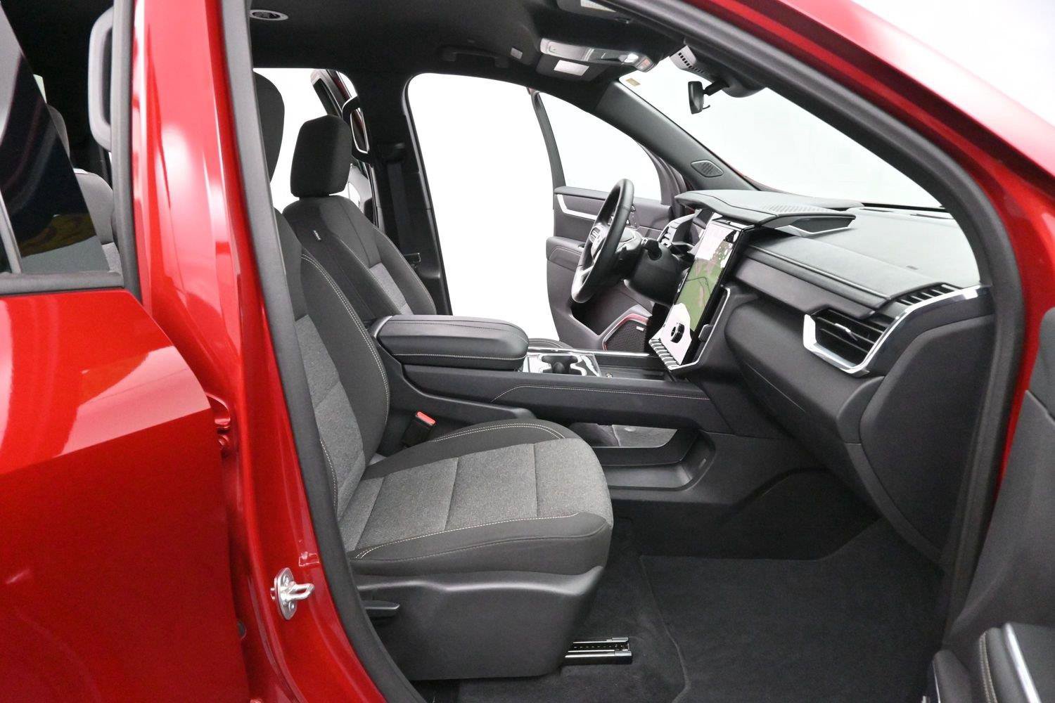 Used 2025 GMC Acadia Elevation FWD image 32