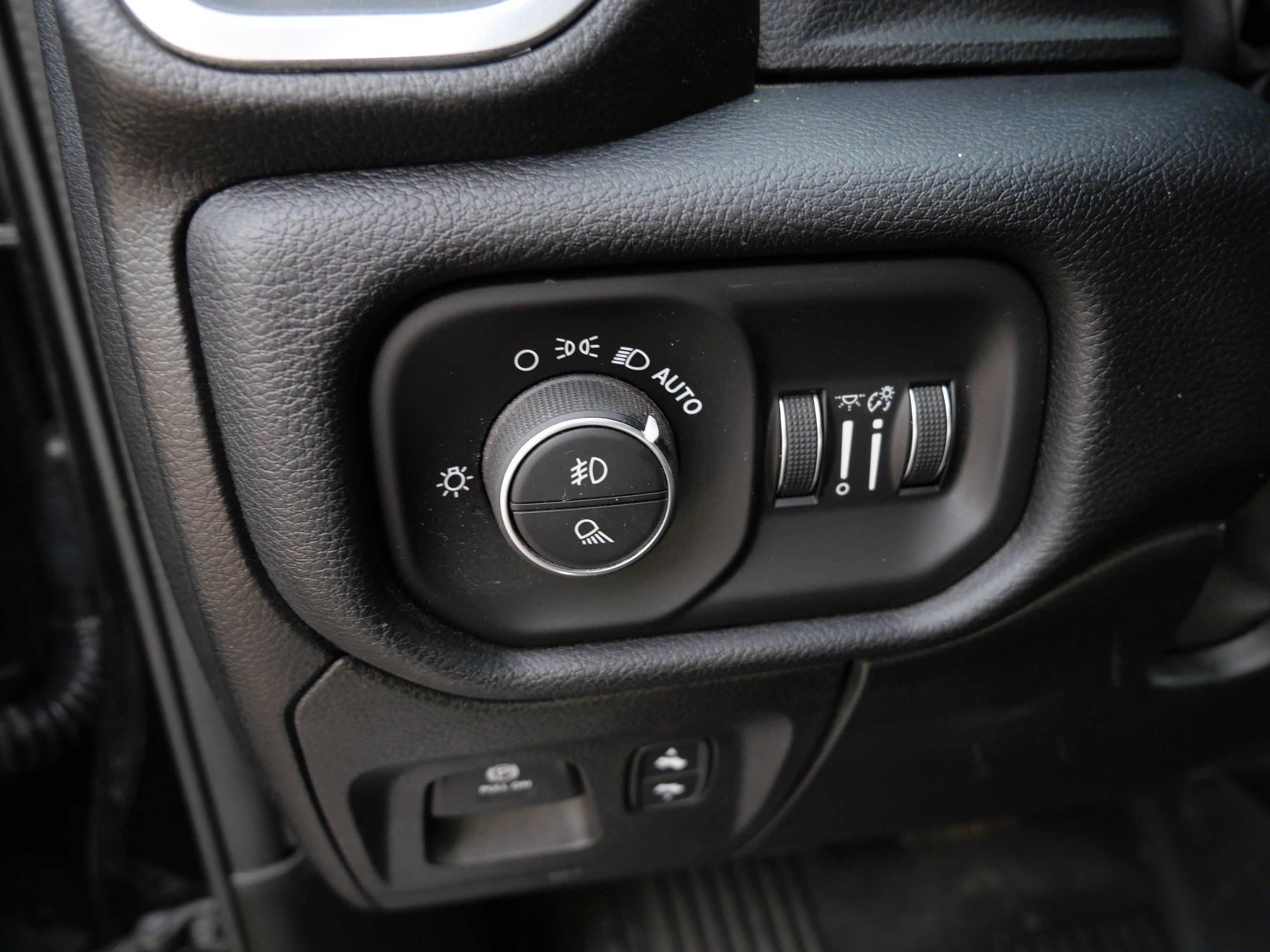 Used 2021 RAM 1500 Laramie w/ Sport Appearance Package AWD/4WD image 23
