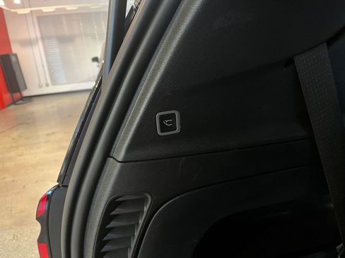 Used 2025 Chrysler Pacifica Select image 29