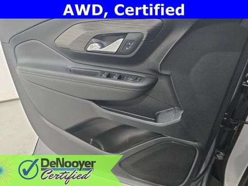 Used 2024 GMC Terrain SLE image 25