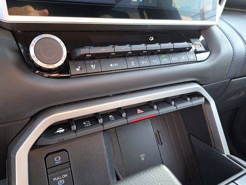 Certified 2025 Toyota Tundra Platinum image 17