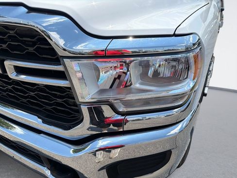 Used 2022 RAM 2500 Tradesman w/ Chrome Appearance Group RWD image 9