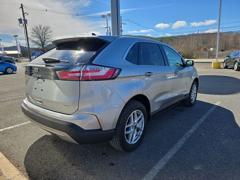 Certified 2024 Ford Edge SEL w/ Convenience Package AWD/4WD image 3