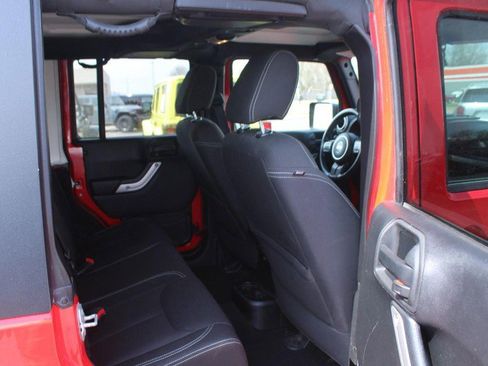 Used 2015 Jeep Wrangler Unlimited Sahara AWD/4WD image 12