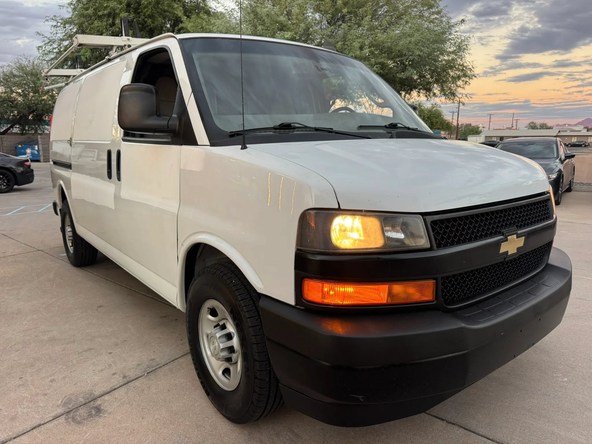 Used 2018 Chevrolet Express 2500 w/ Driver Convenience Package RWD image 3