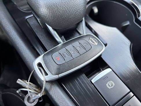 Used 2025 Nissan Rogue SV FWD image 21
