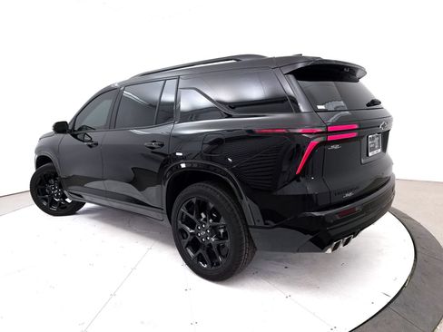 Used 2024 Chevrolet Traverse RS FWD image 2