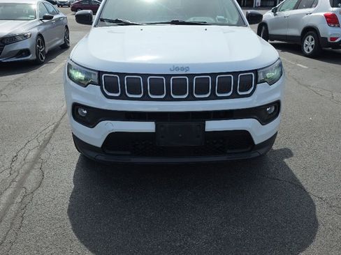 Used 2022 Jeep Compass Latitude AWD/4WD image 2