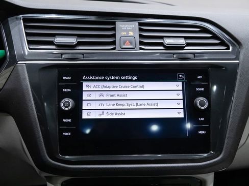 Used 2022 Volkswagen Tiguan SE R-Line image 22