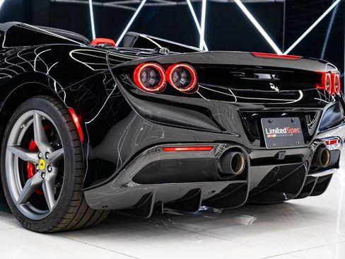Used 2023 Ferrari F8 Tributo RWD image 29
