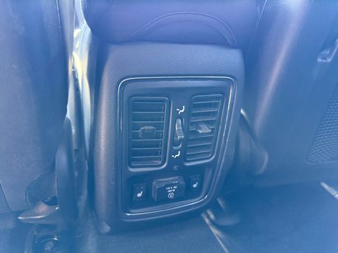 Used 2012 Jeep Grand Cherokee Overland AWD/4WD image 32