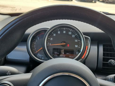 Used 2019 MINI Cooper 2-Door Hardtop w/ Signature Upholstery Package image 18