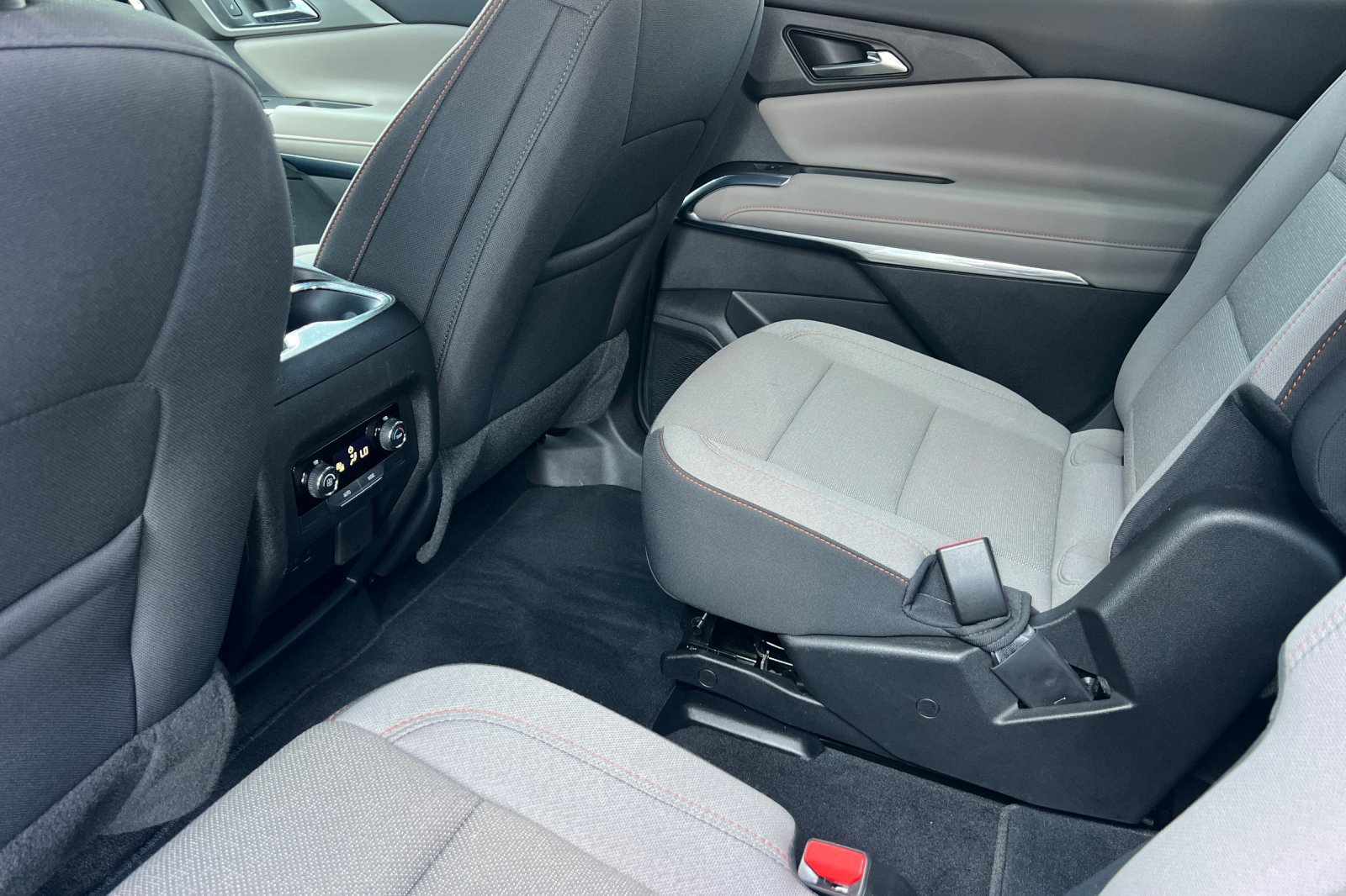 Used 2026 Chevrolet Traverse LT w/ Driver Confidence Package FWD image 16