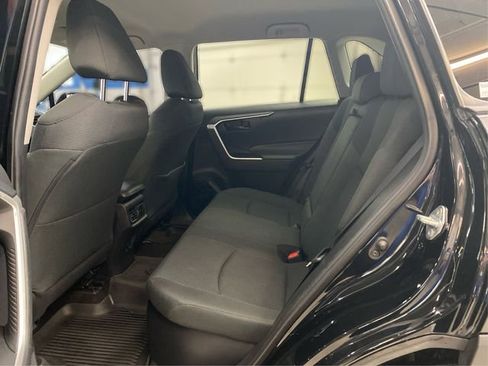 Used 2021 Toyota RAV4 LE image 11