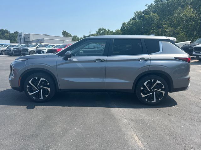 Used 2024 Mitsubishi Outlander AWD image 2