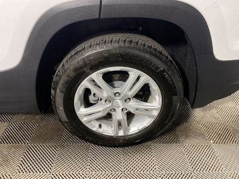 Used 2024 GMC Terrain SLE w/ Driver Convenience Package FWD image 10