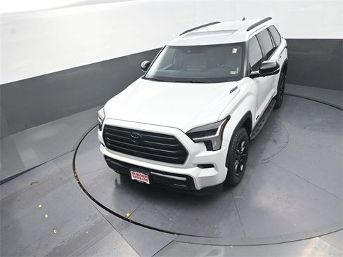 Used 2025 Toyota Sequoia Limited image 21