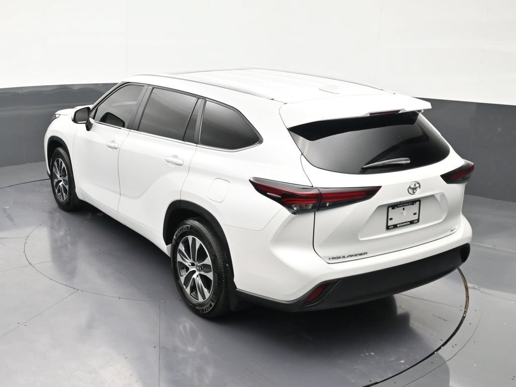 Used 2025 Toyota Highlander XLE FWD image 15