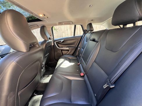 Used 2015 Volvo V60 T5 Platinum image 13