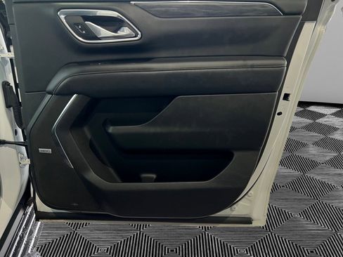 Used 2023 GMC Yukon XL SLT image 17