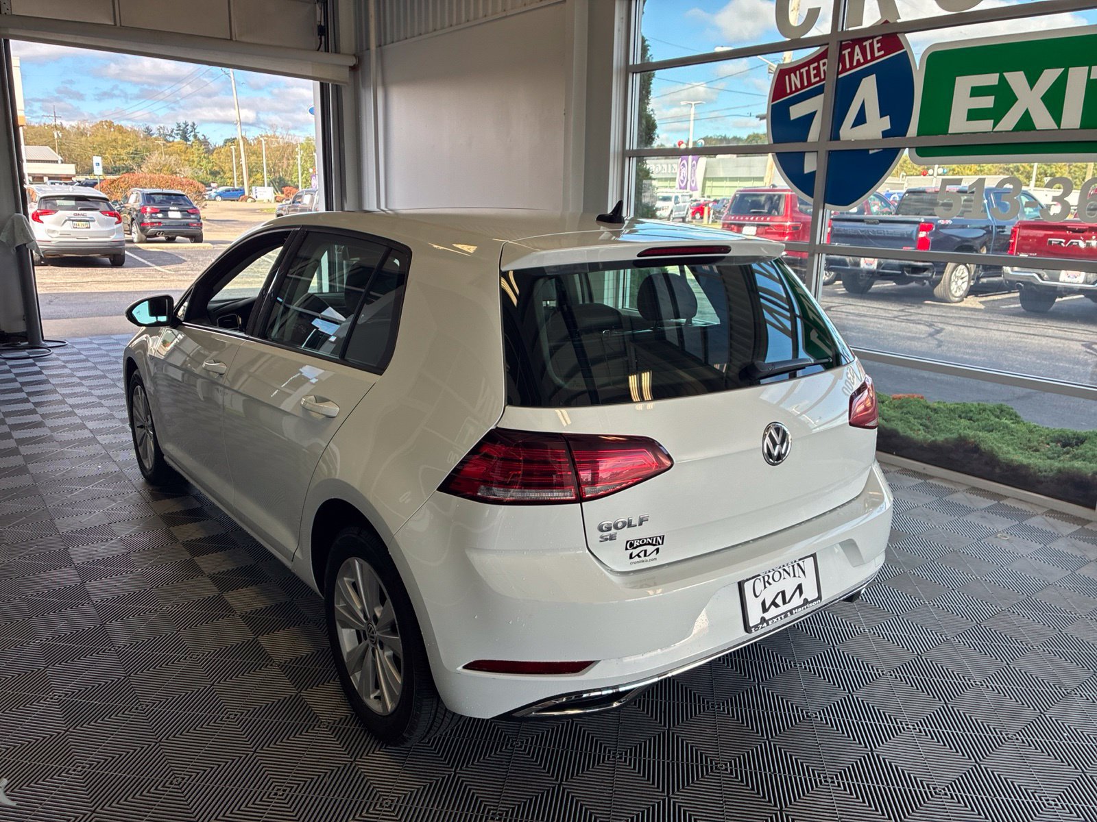 Used 2019 Volkswagen Golf 4-Door FWD image 4
