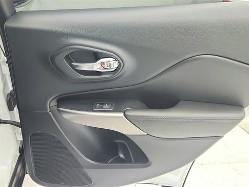 Used 2019 Jeep Cherokee Latitude w/ Popular Appearance Group image 26