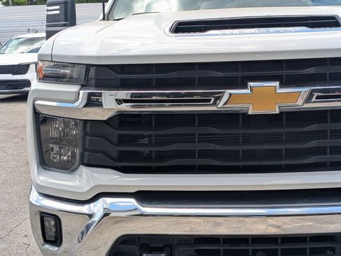 Used 2025 Chevrolet Silverado 2500 LT w/ Convenience Package AWD/4WD image 10