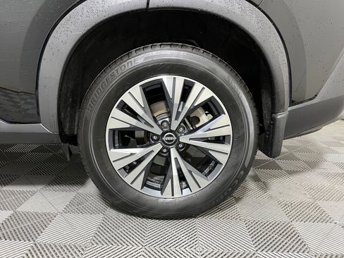 Used 2023 Nissan Rogue SV image 17