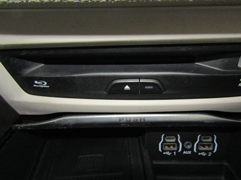 Used 2021 Chrysler Pacifica Limited w/ Uconnect Theater Family Group image 37