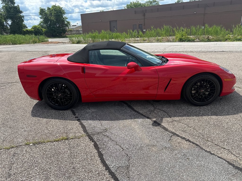Used 2005 Chevrolet Corvette Convertible w/ Preferred Equipment Group RWD image 12