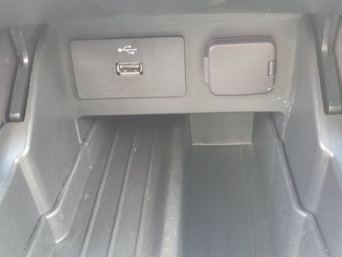 Certified 2018 Ford Explorer XLT FWD image 28