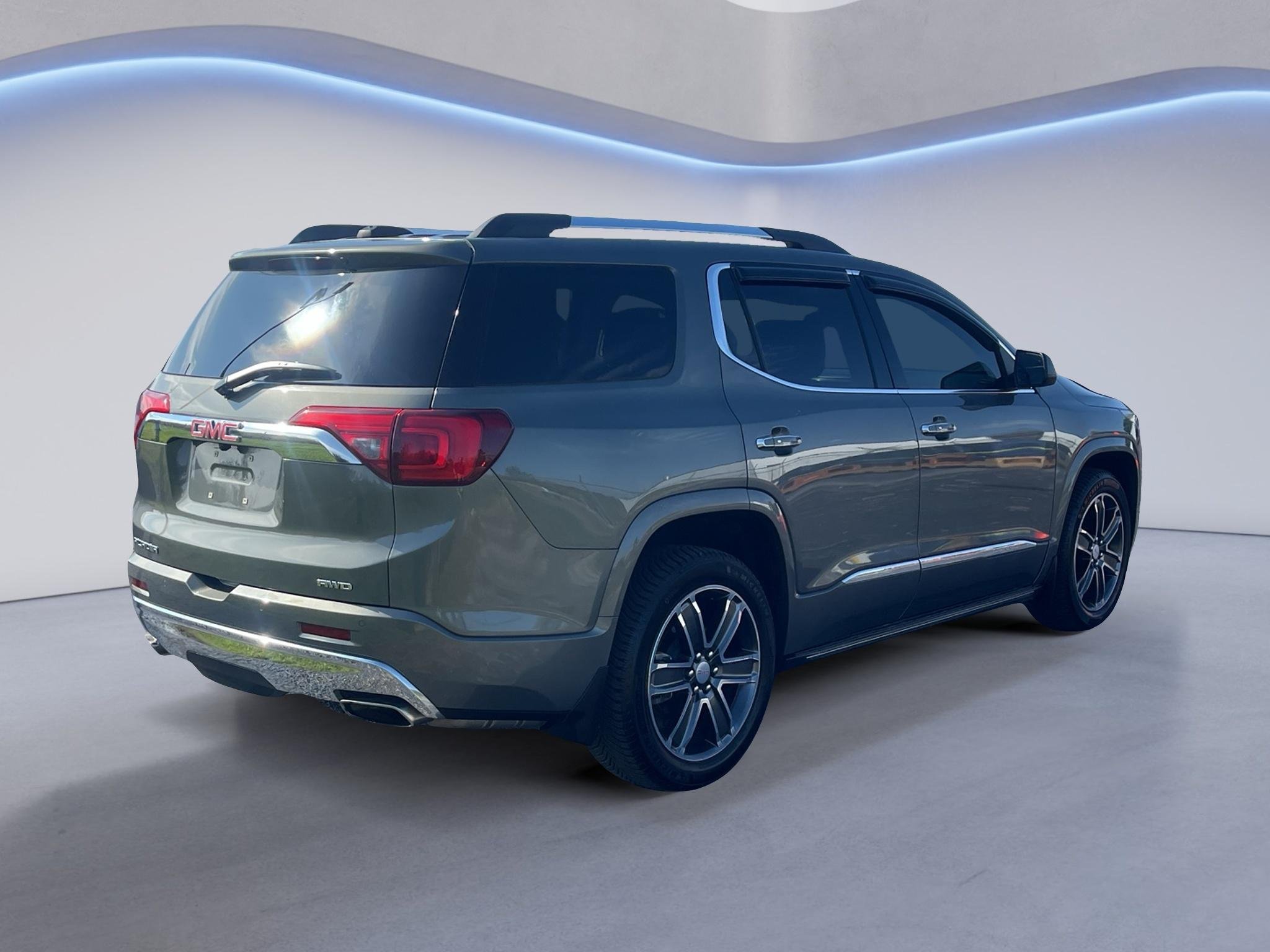 Used 2018 GMC Acadia Denali w/ Technology Package AWD/4WD image 7