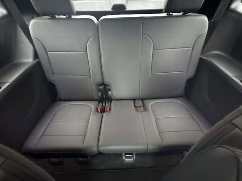 Used 2023 Chevrolet Traverse LT image 19