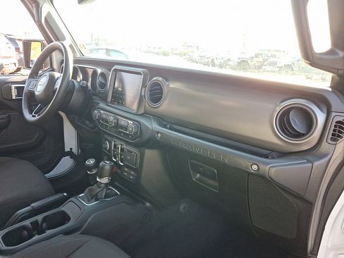 Used 2023 Jeep Wrangler Unlimited image 11