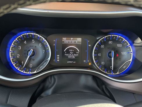 Used 2024 Chrysler Voyager LX image 23